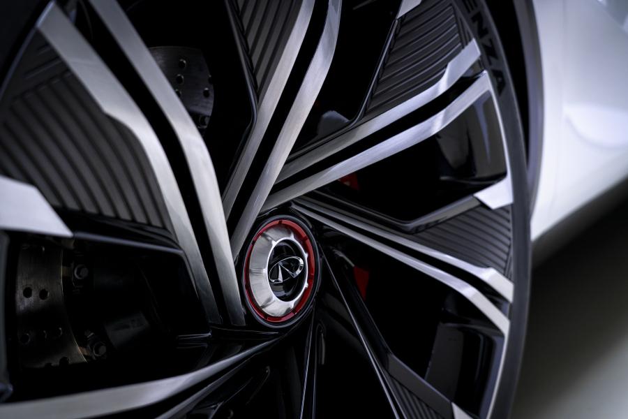 Колеса Infiniti Qs Inspiration 2019 года  (фото 15 из 41)